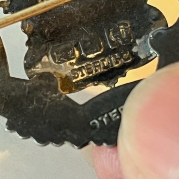 Antique 1902 Sterling Silver C Clasp Enamel pin Royal Coat of Arms - Picture 5 of 5